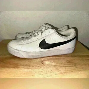 Nike Men's Match Supreme Casual Shoes - White and Black Sneakers, Size 10.5